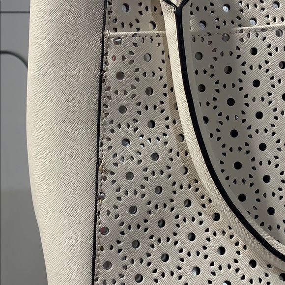 Calvin Klein Women’s medium sized bag - Picture 8 of 14